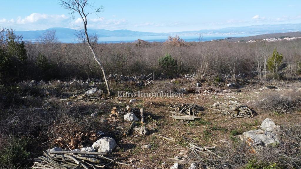 Gradbeno zemljišče s pogledom na morje