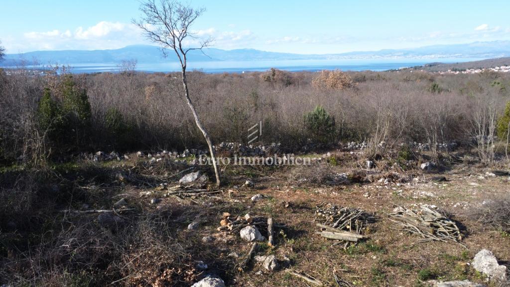 Gradbeno zemljišče s pogledom na morje