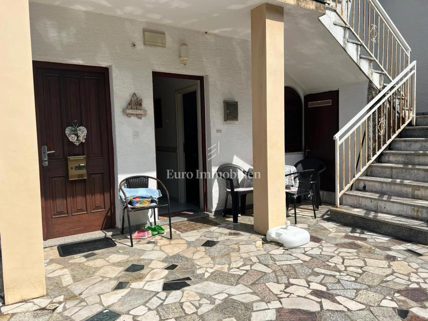 Malinska - apartma v prvem nadstropju blizu plaže