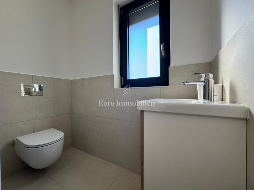 Hiša dvojček blizu centra, novogradnja Labin