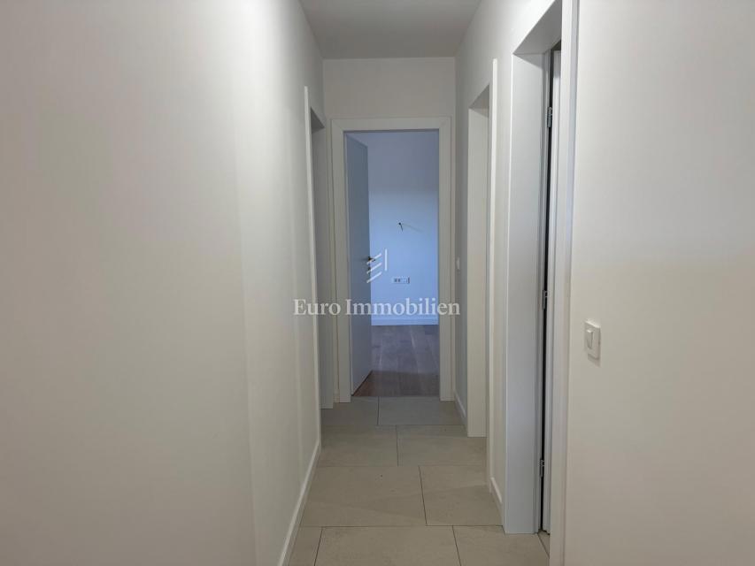 Hiša dvojček blizu centra, novogradnja Labin