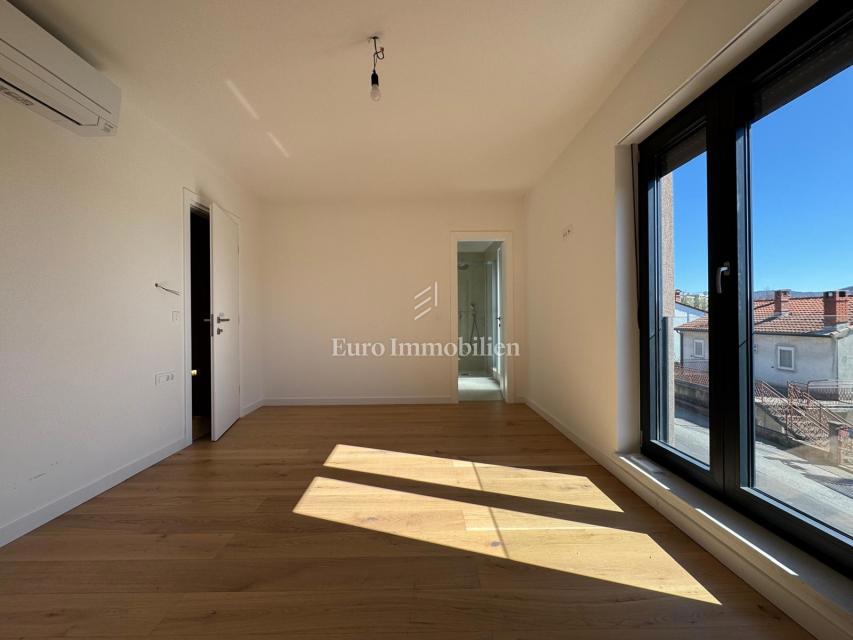 Hiša dvojček blizu centra, novogradnja Labin