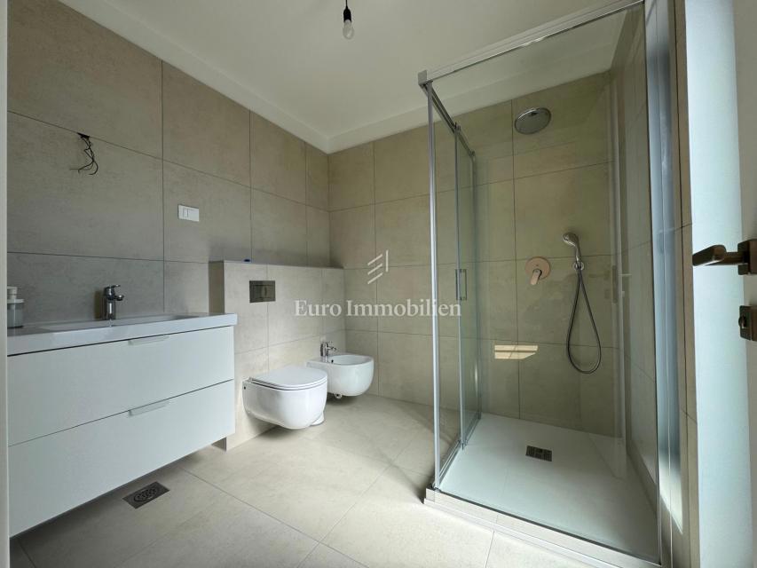 Hiša dvojček blizu centra, novogradnja Labin