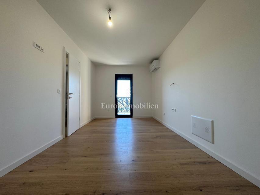 Hiša dvojček blizu centra, novogradnja Labin