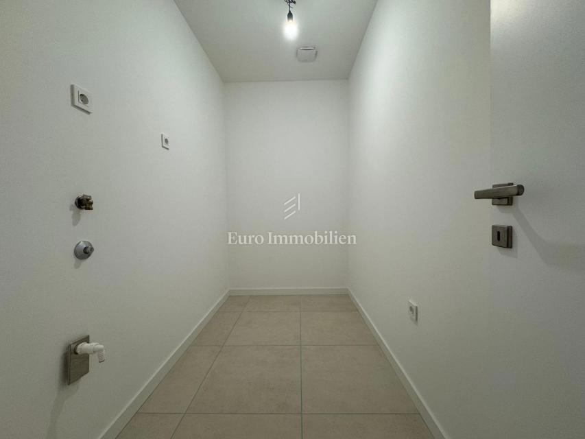 Hiša dvojček blizu centra, novogradnja Labin