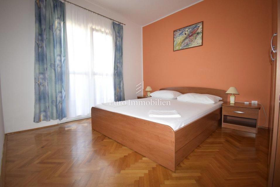 Murter - hiša s štirimi apartmaji