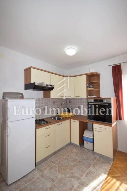 Murter - hiša s štirimi apartmaji