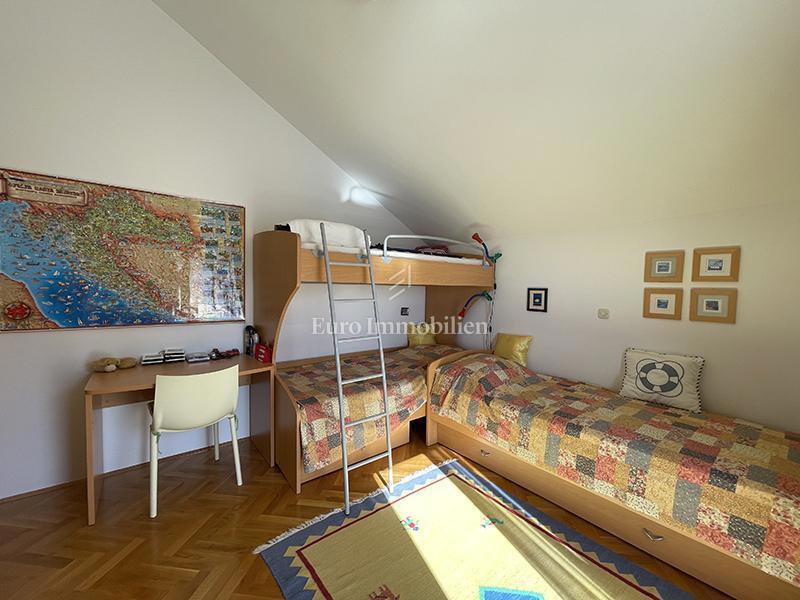 Promajna - opremljeno stanovanje s panoramskim pogledom na morje