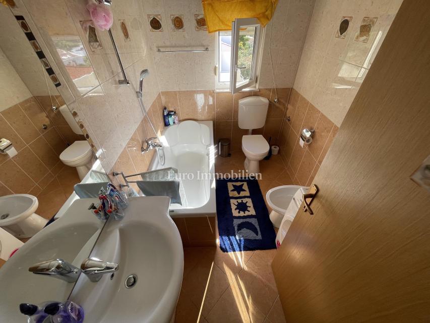 Promajna - opremljeno stanovanje s panoramskim pogledom na morje