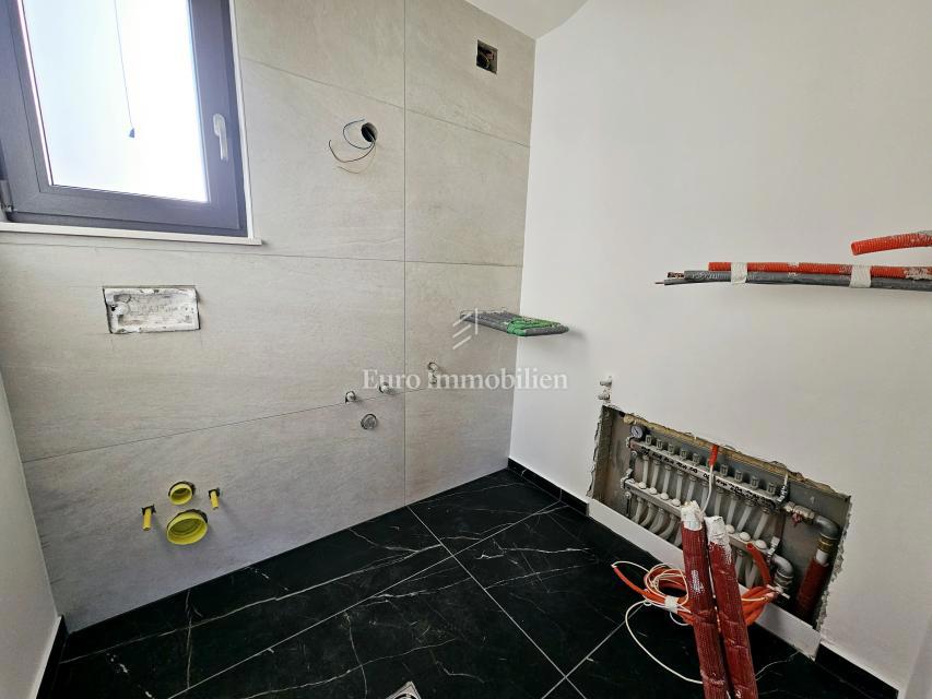 Penthouse na mirni lokaciji - novogradnja v mestu Krk