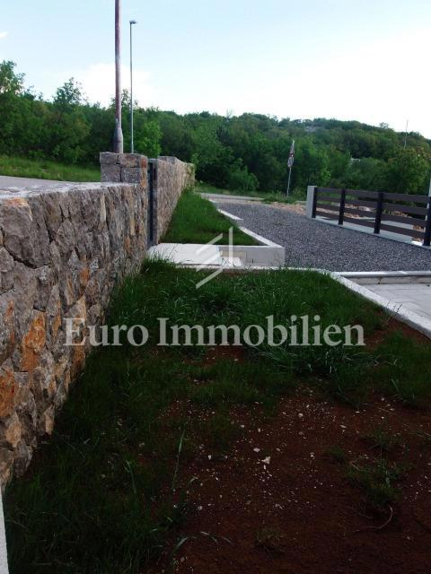 Klenovica, moderna hiša z bazenom