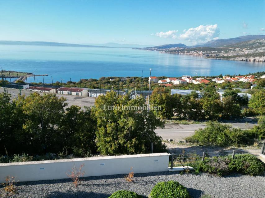 Klenovica, moderna hiša z bazenom
