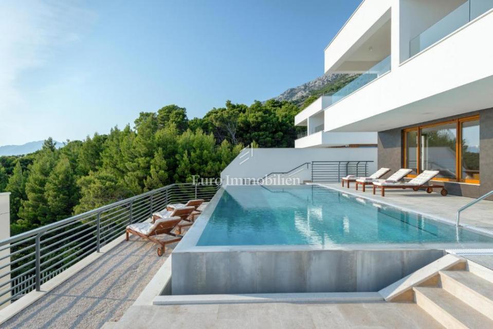Baška Voda - moderna vila z bazenom in pogledom na morje
