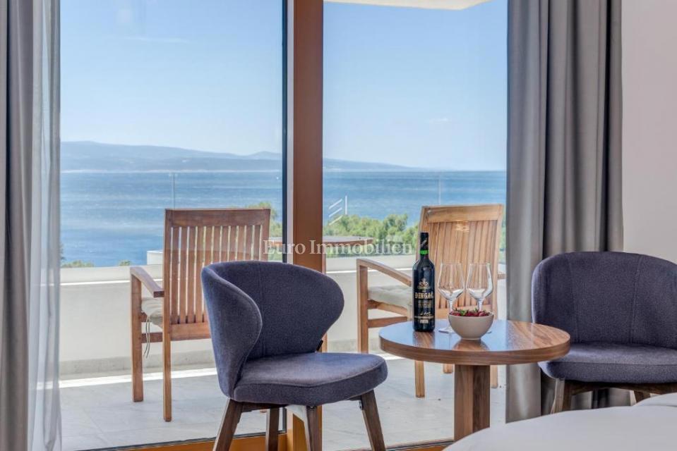 Baška Voda - moderna vila z bazenom in pogledom na morje