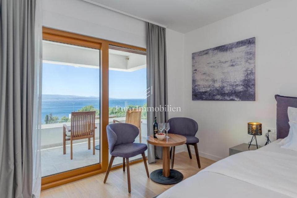 Baška Voda - moderna vila z bazenom in pogledom na morje