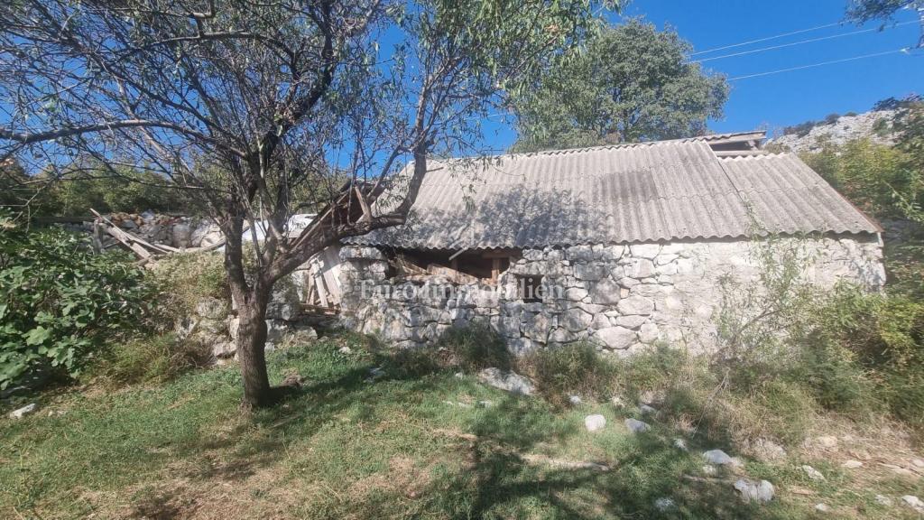 Lukovo Šugarje zemljišče s staro hišo