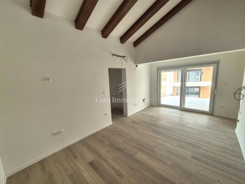 Krk - apartma z bazenom in vrtom