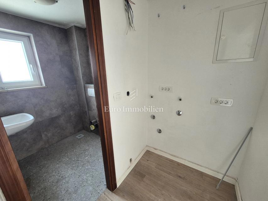 Krk - apartma z bazenom in vrtom