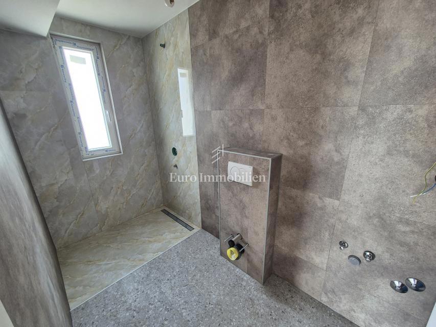 Krk - apartma z bazenom in vrtom