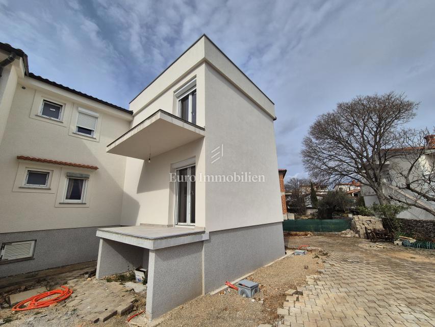 Krk - apartma z bazenom in vrtom