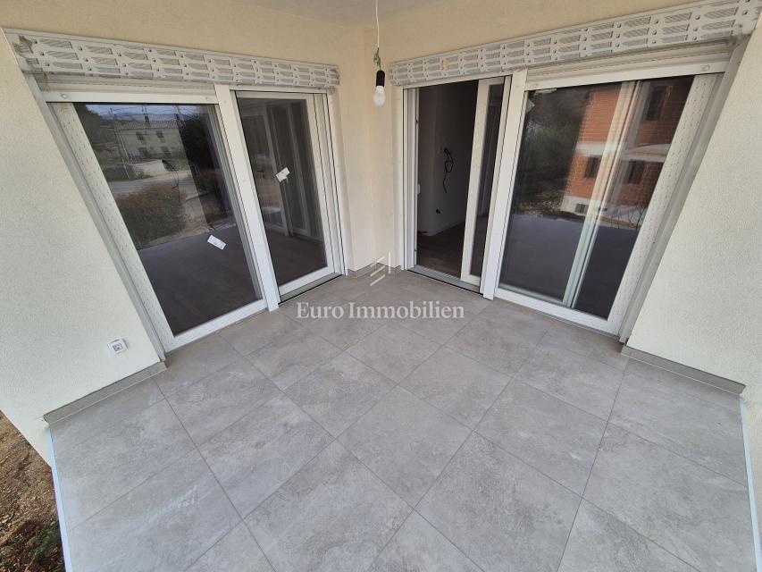 Krk - apartma z bazenom in vrtom