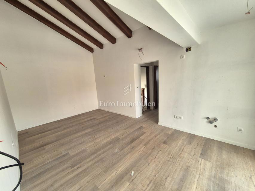 Krk - apartma z bazenom in vrtom