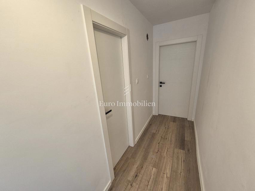 Krk - apartma z bazenom in vrtom