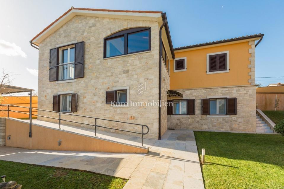 VIŽINADA - Vila z bazenom in pogledom na Motovun