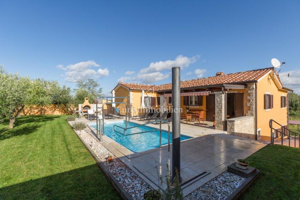 VIŽINADA - Vila z bazenom in pogledom na Motovun