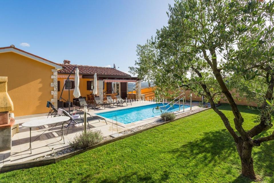 VIŽINADA - Vila z bazenom in pogledom na Motovun