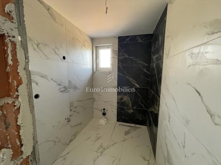 Apartma v pritličju - novogradnja okolica Dobrinja