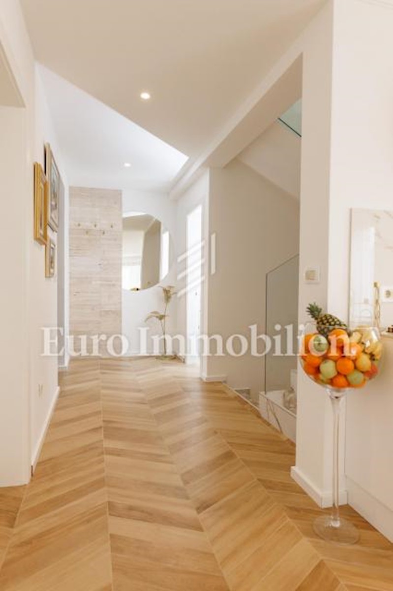 Vila z bazenom in pogledom na morje - Malinska