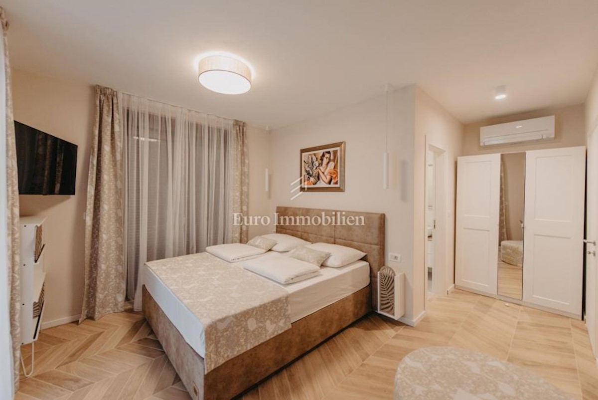 Vila z bazenom in pogledom na morje - Malinska