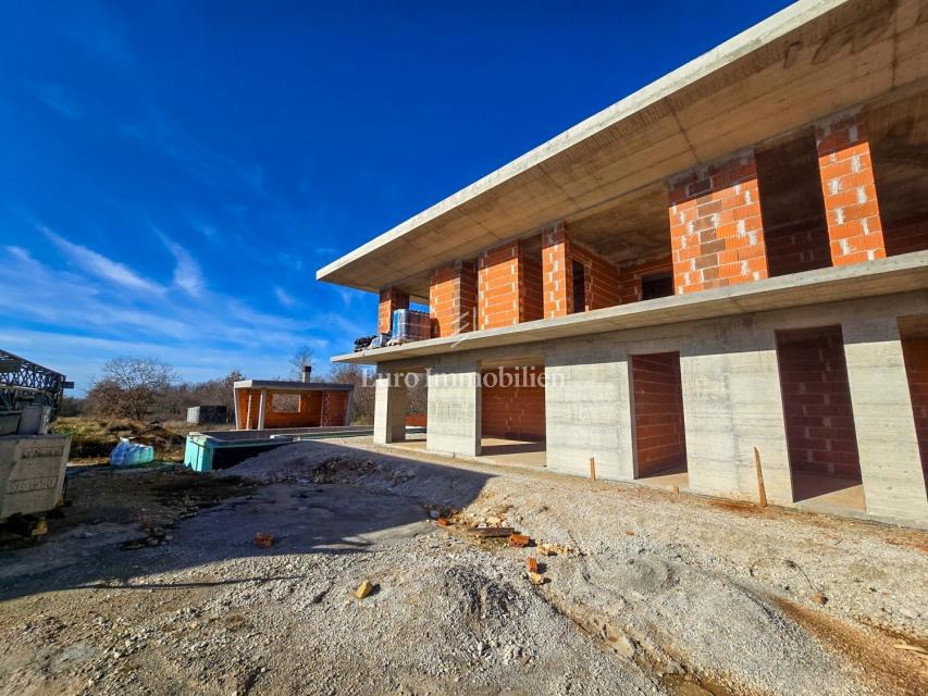 Vila z bazenom v izgradnji - okolica Poreča 