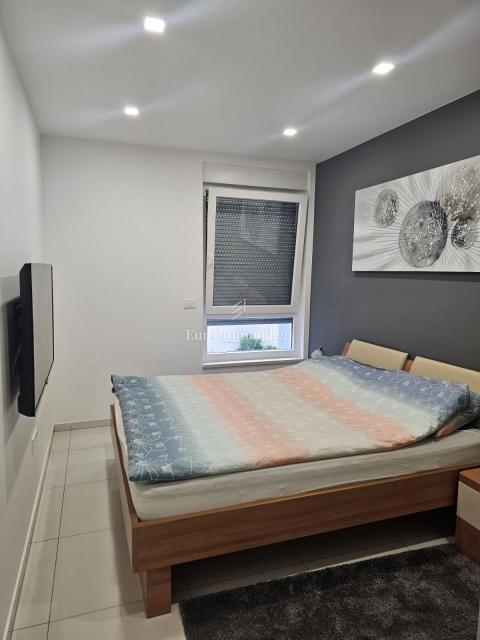 Apartma z vrtom v bližini plaže, Njivice