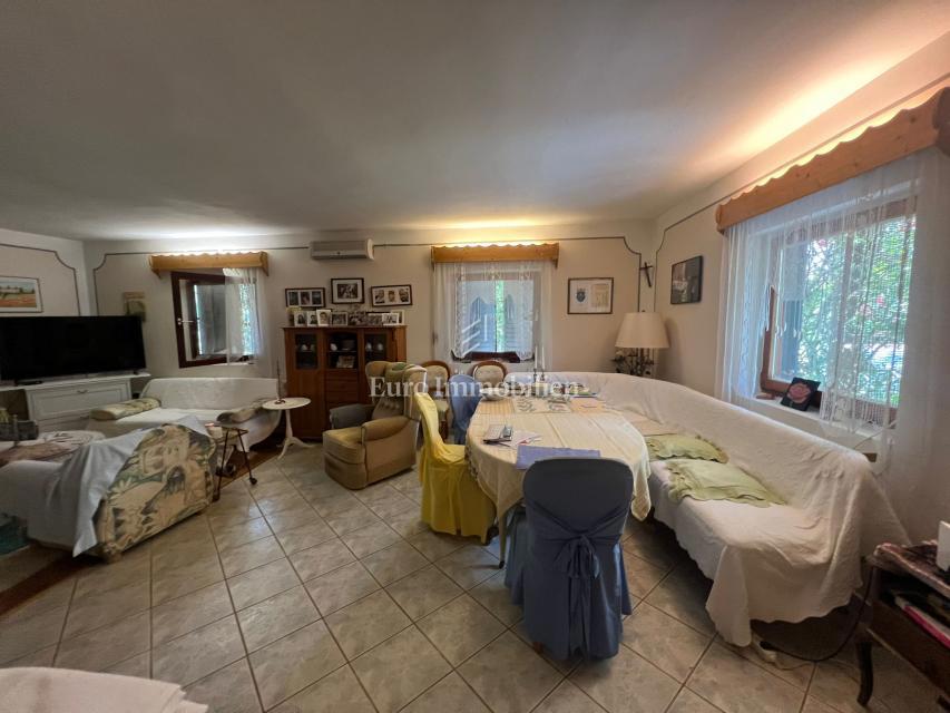 Pašman - hiša s tremi apartmaji