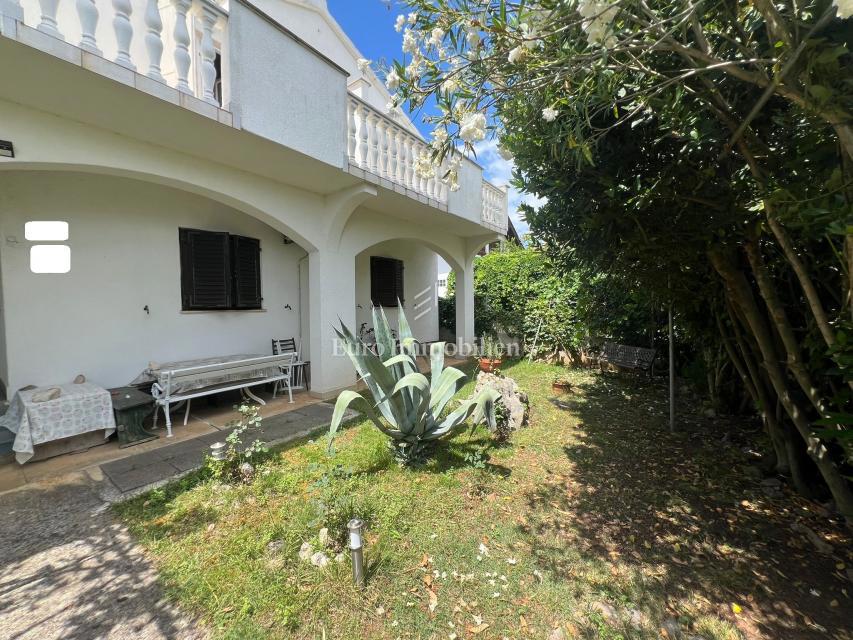 Pašman - hiša s tremi apartmaji
