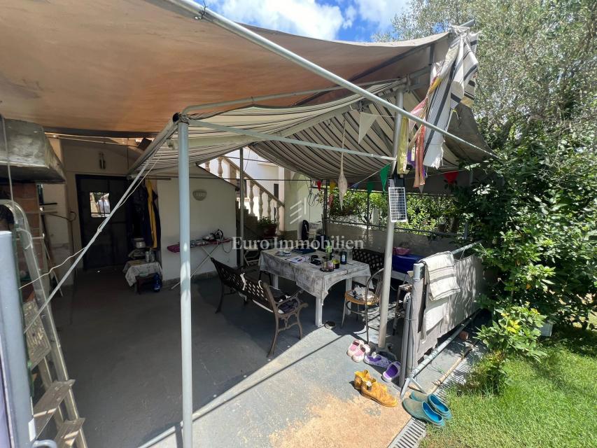 Pašman - hiša s tremi apartmaji