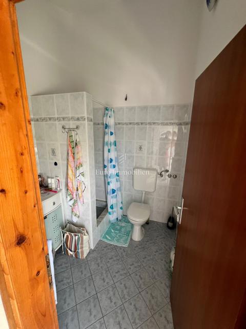 Pašman - hiša s tremi apartmaji
