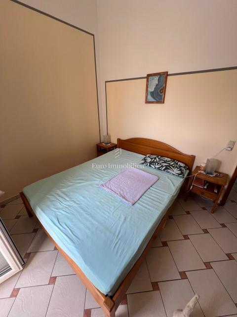 Pašman - hiša s tremi apartmaji
