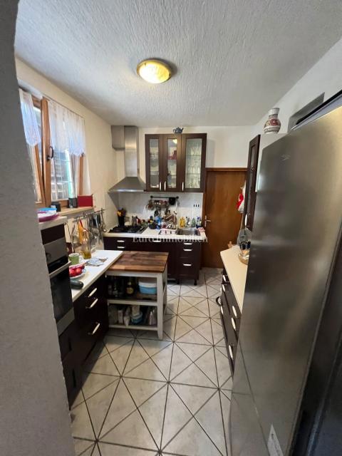 Pašman - hiša s tremi apartmaji