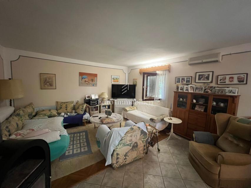 Pašman - hiša s tremi apartmaji