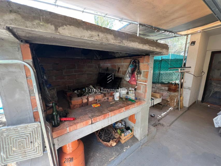 Pašman - hiša s tremi apartmaji