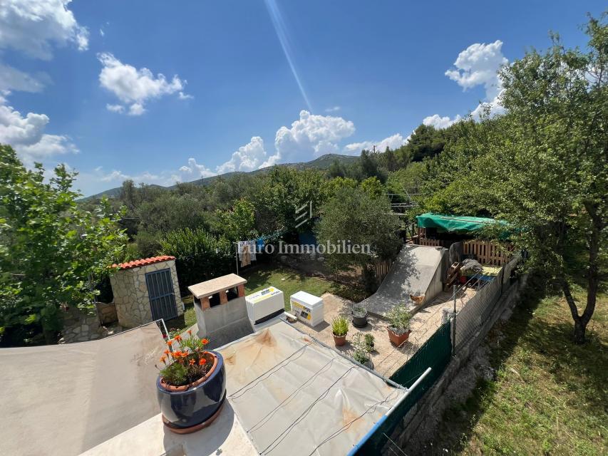 Pašman - hiša s tremi apartmaji