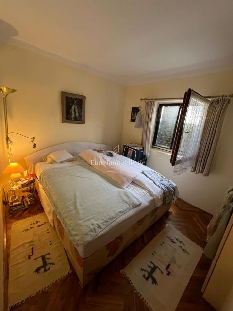 Pašman - hiša s tremi apartmaji