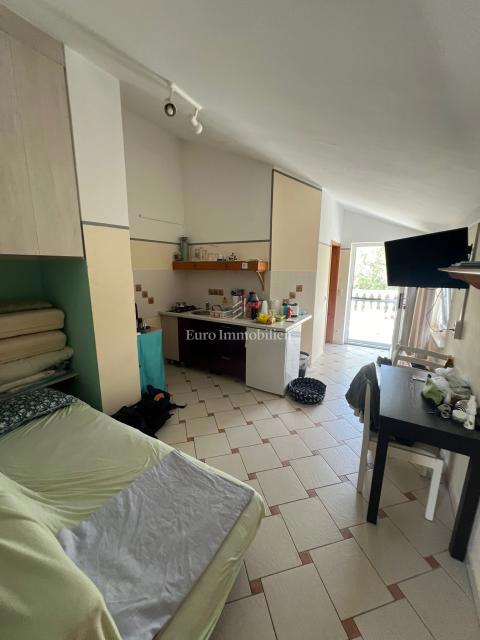 Pašman - hiša s tremi apartmaji