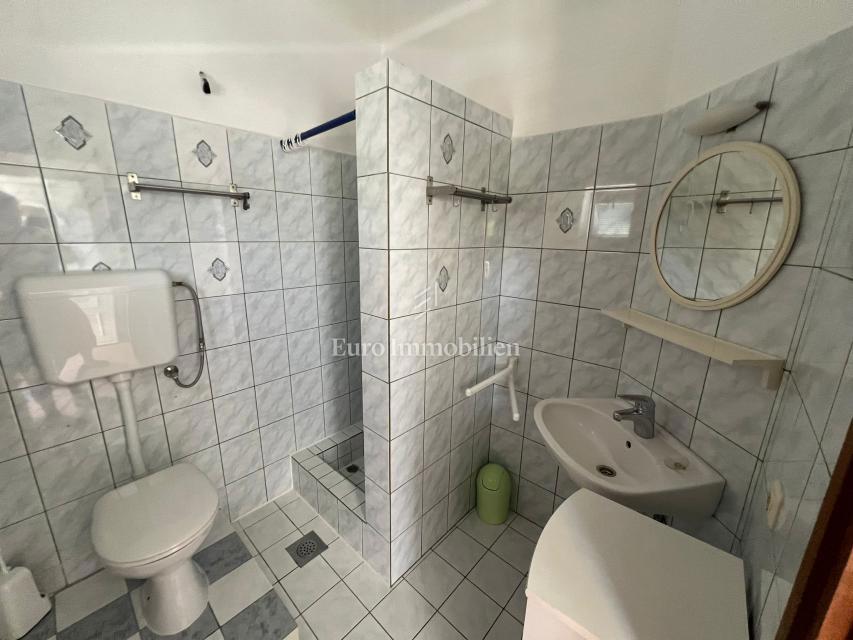Pašman - hiša s tremi apartmaji