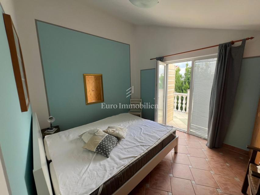 Pašman - hiša s tremi apartmaji