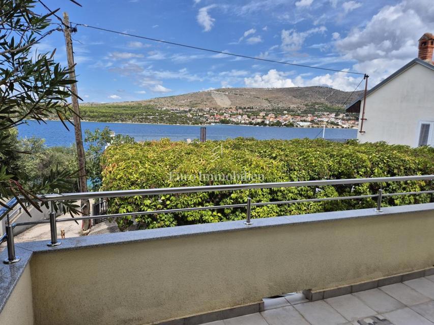 Dva apartmaja v drugi vrsti do morja