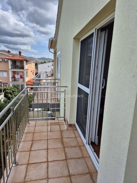 Dva apartmaja v drugi vrsti do morja